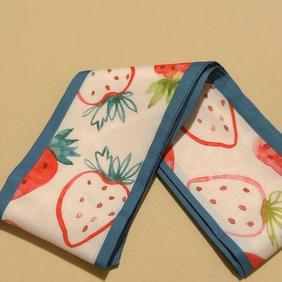 Strawberry Print Scarf M1318 - Picture 4 of 6